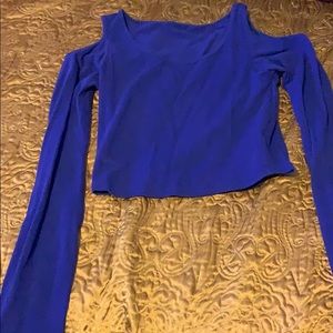 Long sleeve crop top with shown shoulders